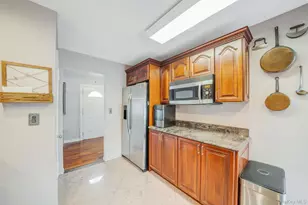 580 Center Briarwood Ave, West Islip, NY 11795 - Photo 14