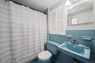 580 Center Briarwood Ave, West Islip, NY 11795 - Photo 16