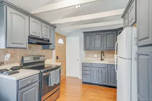 580 Center Briarwood Ave, West Islip, NY 11795 - Photo 22