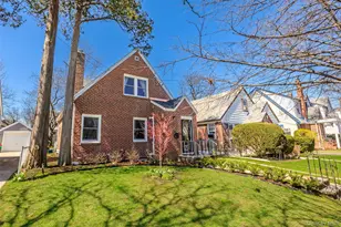 24 Beechhurst Ave, Floral Park, NY 11001 - Photo 2