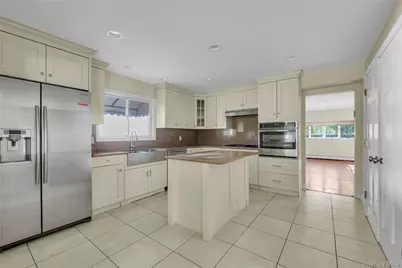 17 North Road, Great Neck, NY 11024 - Photo 8