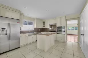 17 North Rd, Great Neck, NY 11024 - Photo 8