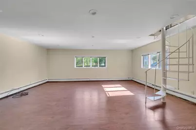 17 North Road, Great Neck, NY 11024 - Photo 10