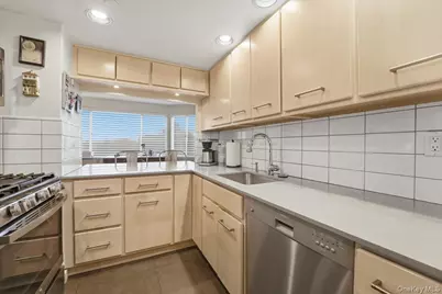 10 Stewart Place #5HW, White Plains, NY 10603 - Photo 10