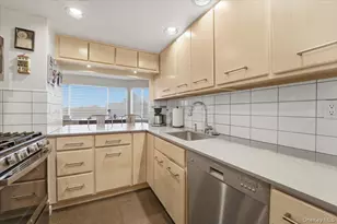 10 Stewart Pl, White Plains, NY 10603 - Photo 10