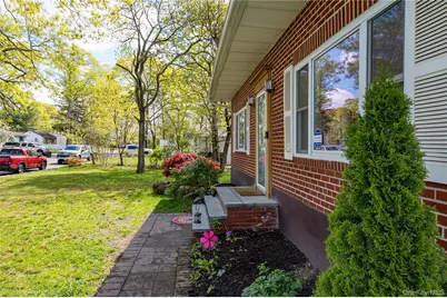 78 Cedar Oaks Avenue, Farmingville, NY 11738 - Photo 2