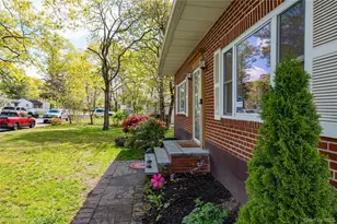 78 Cedar Oaks Ave, Farmingville, NY 11738 - Photo 2