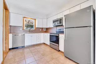 306 Jackson Ave, Syosset, NY 11791 - Photo 4