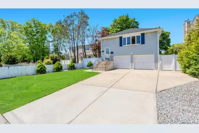 306 Jackson Avenue, Syosset, NY 11791 - Photo 2