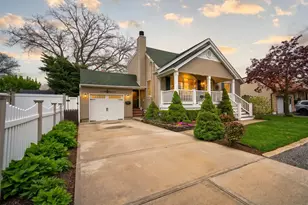 242 N 5th St, Lindenhurst, NY 11757 - Photo 4
