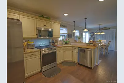 242 N 5th Street, Lindenhurst, NY 11757 - Photo 8