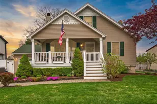 242 N 5th St, Lindenhurst, NY 11757 - Photo 2