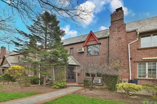87-50 62nd Rd, Rego Park, NY 11374 - Photo 2
