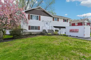 6 Lordly Ct, Kings Park, NY 11754 - Photo 4