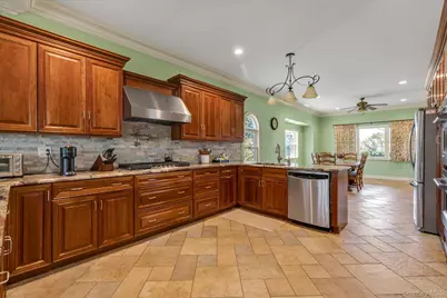 725 Scranton Avenue, East Rockaway, NY 11518 - Photo 10