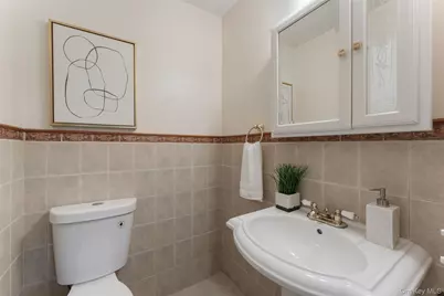 1200 Warburton Avenue #16, Yonkers, NY 10701 - Photo 8