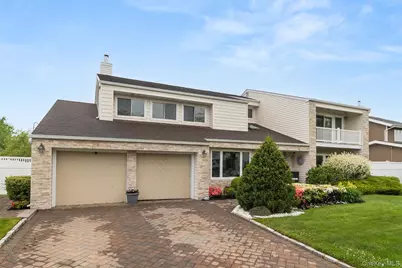 152 Pace Drive S, West Islip, NY 11795 - Photo 2