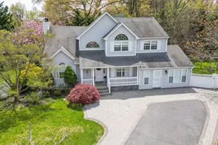 6 Ivy Ct, Centereach, NY 11720 - Photo 2