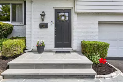 34 Bridge Road, Manhasset, NY 11030 - Photo 2