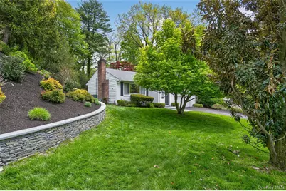 34 Bridge Road, Manhasset, NY 11030 - Photo 22