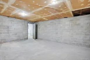 49 Mildred Pl, North Babylon, NY 11703 - Photo 18