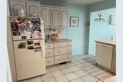 581 Grand Avenue, Lindenhurst, NY 11757 - Photo 10