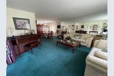 581 Grand Avenue, Lindenhurst, NY 11757 - Photo 4