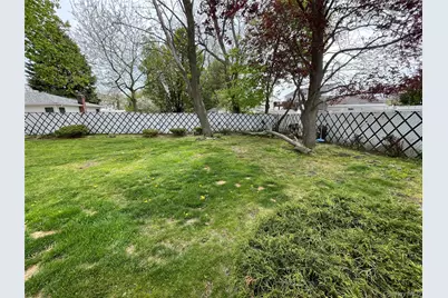 581 Grand Avenue, Lindenhurst, NY 11757 - Photo 32
