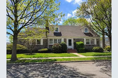 33 Nassau Boulevard, West Hempstead, NY 11552 - Photo 1