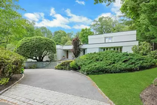 10 Cypress Point Dr, Purchase, NY 10577 - Photo 2