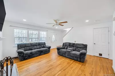 343 Oak Avenue, Flanders, NY 11901 - Photo 8