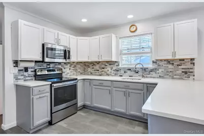 343 Oak Avenue, Flanders, NY 11901 - Photo 16