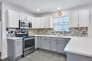 343 Oak Ave, Flanders, NY 11901 - Photo 16