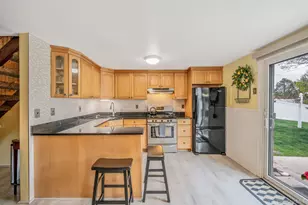 10 Lehigh Ln, Farmingville, NY 11738 - Photo 10