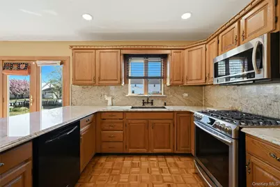 10 Bunny Lane, Amityville, NY 11701 - Photo 8