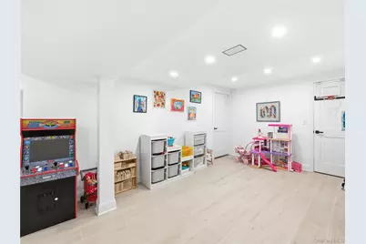 1 White Oak Drive, Port Washington, NY 11050 - Photo 20
