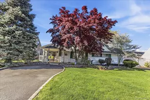 25 Summit Ln, Levittown, NY 11756 - Photo 2