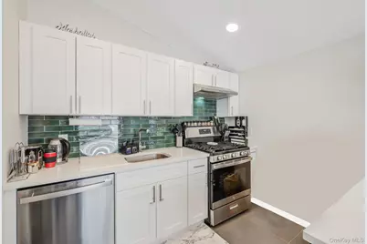 16 Riviera Parkway, Lindenhurst, NY 11757 - Photo 12