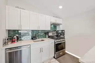 16 Riviera Pkwy, Lindenhurst, NY 11757 - Photo 12