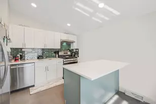 16 Riviera Pkwy, Lindenhurst, NY 11757 - Photo 10