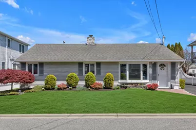 25 Bayview Avenue, Babylon, NY 11702 - Photo 2