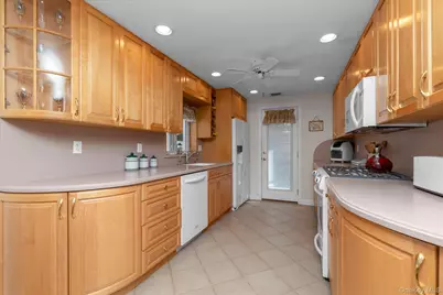 25 Bayview Avenue, Babylon, NY 11702 - Photo 8