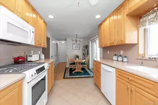 25 Bayview Ave, Babylon, NY 11702 - Photo 10