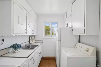 220-04 Stronghurst Avenue #Lower, Queens Village, NY 11427 - Photo 10