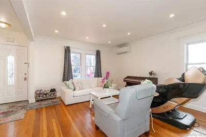 1067 Theodora Street, Franklin Square, NY 11010 - Photo 4