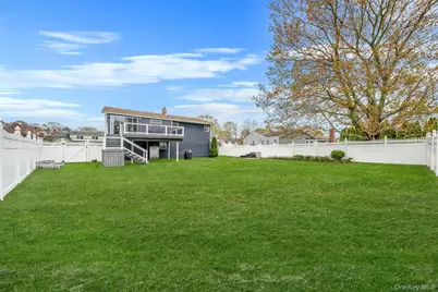 110 Stephen Road, Bayport, NY 11705 - Photo 8