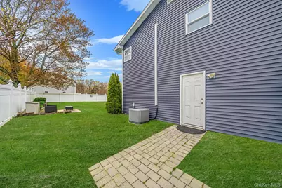 110 Stephen Road, Bayport, NY 11705 - Photo 4