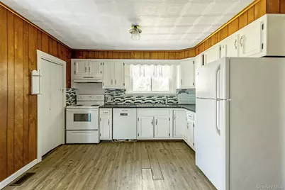 135 Corwin Street, Greenport, NY 11944 - Photo 4
