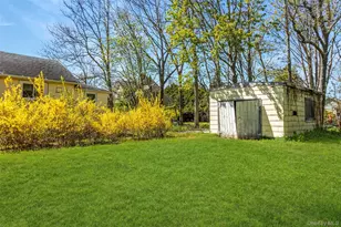 135 Corwin St, Greenport, NY 11944 - Photo 2