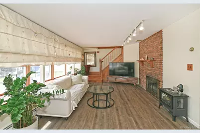 7 Low Lane, Levittown, NY 11756 - Photo 6